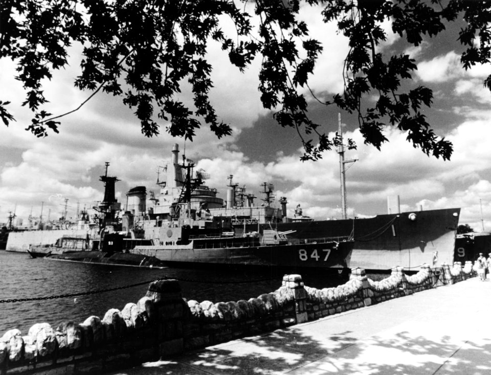 USS Northampton (CC-1), USS Robert L. Wilson (DD-847) and USS Albacore (AGSS-569) mothballed at the Philadelphia Naval Shipyard, in August 1976 (K-117037)