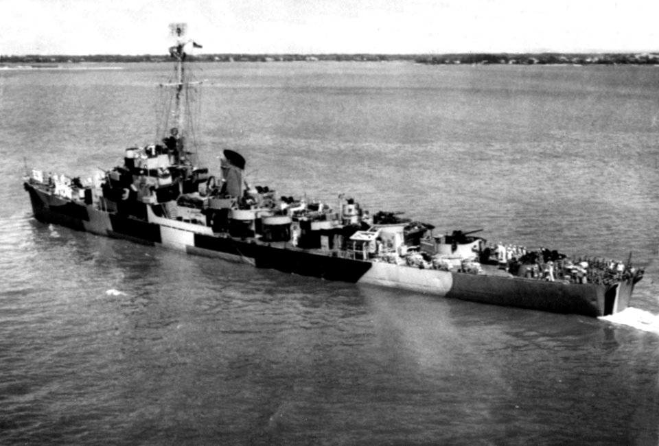 USS O'Reilly (DE-330) off Naval Air Station Norfolk, Virginia (USA), 26 July 1944 (80-G-240721)