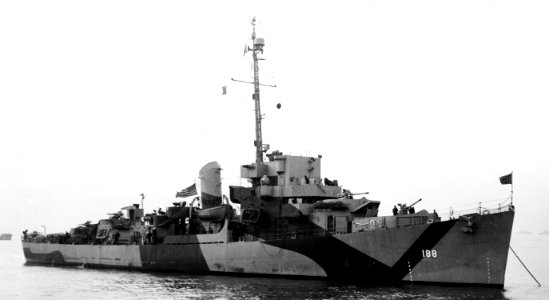 USS O'Neill (DE-188) at anchor off New York City (USA) on 3 February 1944 (BS 61274)