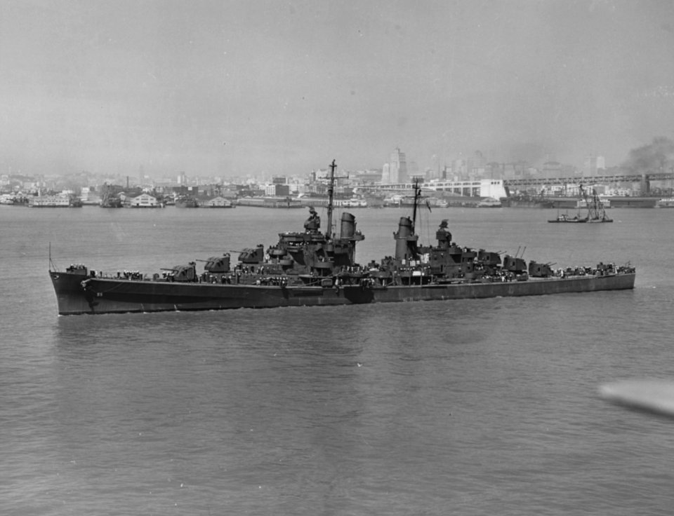 USS Oakland (CL-95) in San Francisco Bay on 2 August 1943 (NH 98442)