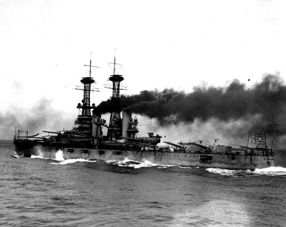 USS North Dakota underway during battle practice, 1921 (80-G-1024881)