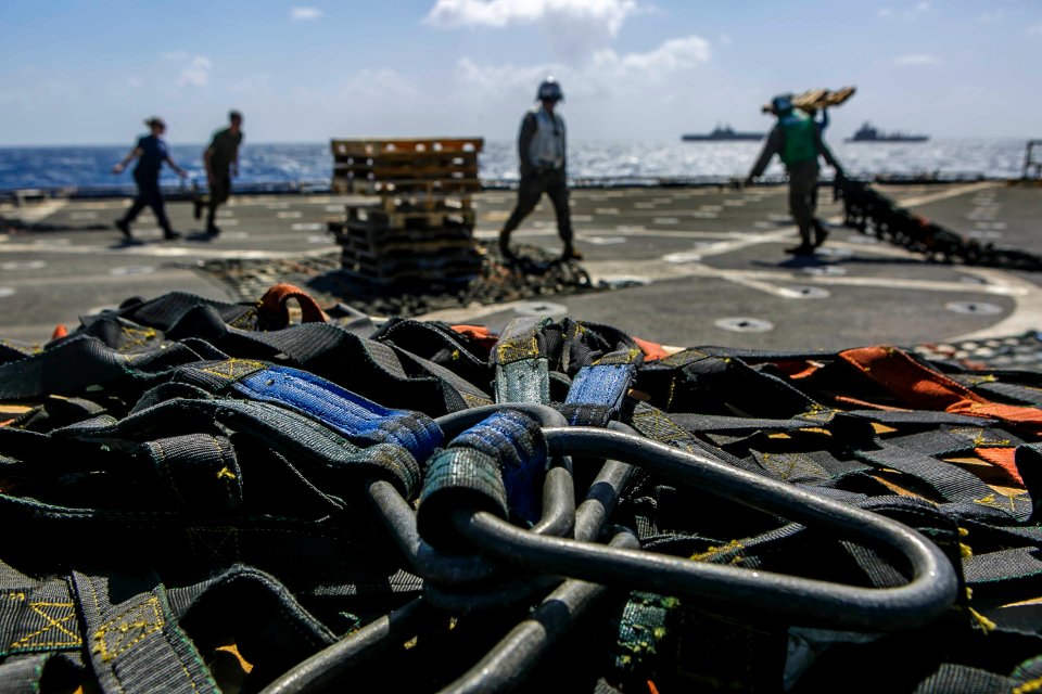 USS Oak Hill, 26th MEU Marines Conduct Underway RAS in Aegean Sea (26178280187)