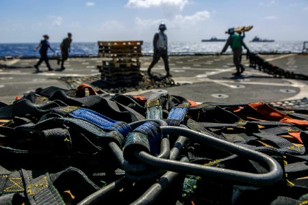 USS Oak Hill, 26th MEU Marines Conduct Underway RAS in Aegean Sea (26178280187)