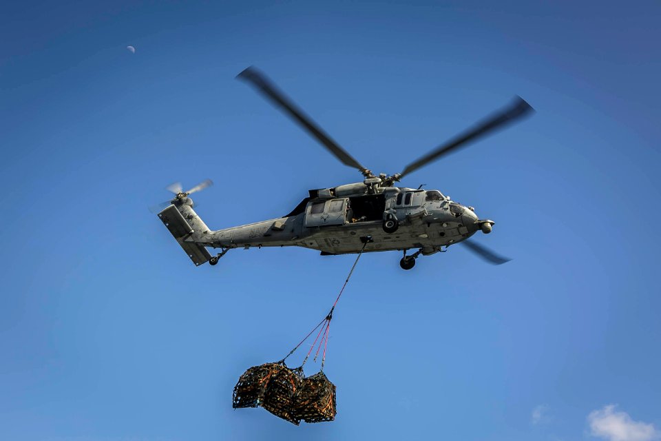 USS Oak Hill, 26th MEU Marines Conduct Underway RAS in Aegean Sea (26178290107)