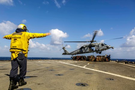 USS Oak Hill, 26th MEU Marines Conduct Underway RAS in Aegean Sea (41007285932)