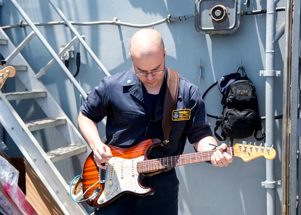 USS Normandy (CG 60) deployment 150527-N-ZY039-061