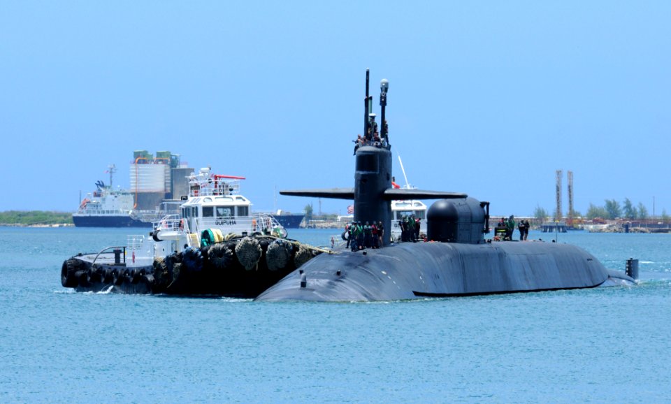 USS Ohio arrives in Guam. (8641409554)