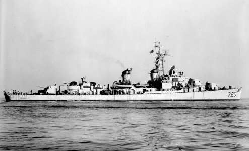 USS O'Brien (DD-725) off the San Francisco Naval Shipyard on 6 February 1952 photo