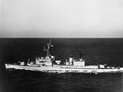 USS O'Hare (DD-889) underway at sea, in July 1969 (NH 81827)