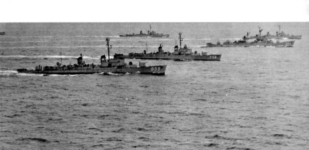 USS Norris (DDE-859), USS Fred T. Berry (DDE-858) and USS Blandy (DD-943) underway in the Atlantic Ocean, in 1960