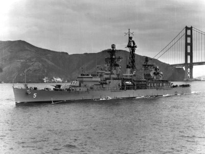 USS Oklahoma City (CLG-5) steams out of San Francisco Bay on 16 November 1960 (NH 98663)