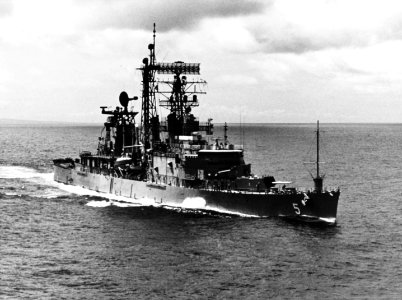 USS Oklahoma City (CLG-5) underway off Subic Bay, Philippines, on 7 July 1975 (K-109598)
