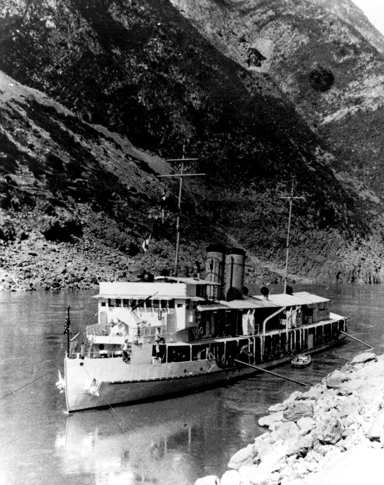USS Oahu (PR-6) spar moored in the Wu Gorge of Yangtze River, in 1932 (NH 68440)