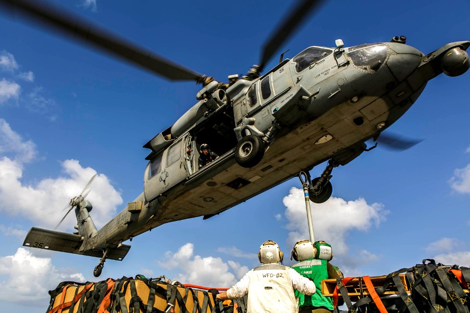 USS Oak Hill, 26th MEU Marines Conduct Underway RAS in Aegean Sea (40156078805)