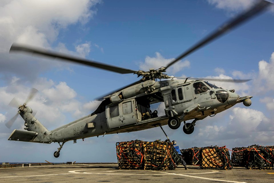 USS Oak Hill, 26th MEU Marines Conduct Underway RAS in Aegean Sea (40156077845)