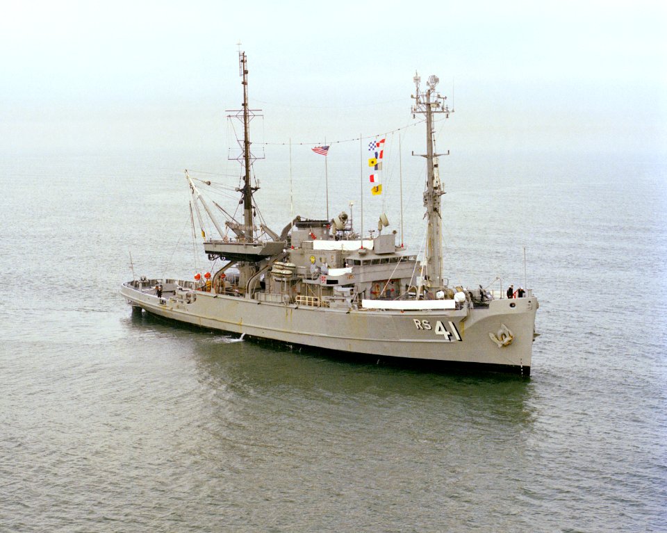 USS Opportune (ARS-41) underway on 1 November 1983 (6430328)