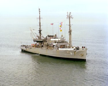 USS Opportune (ARS-41) underway on 1 November 1983 (6430328) photo