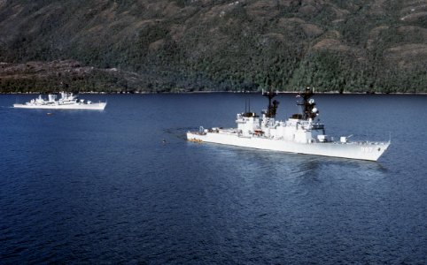 USS O'Bannon (DD-987) and USS Dahlgren) in Strait of Magellan 1991