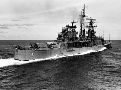 USS Oklahoma City (CLG-5) underway in the South China Sea on 13 July 1966 (NH 98667)