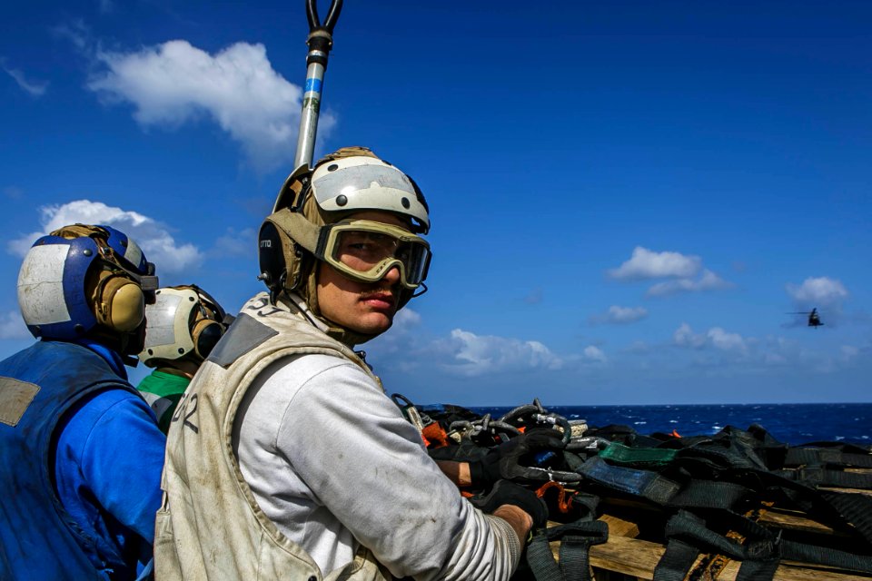 USS Oak Hill, 26th MEU Marines Conduct Underway RAS in Aegean Sea (41007286952)