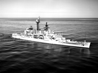 USS Oklahoma City (CLG-5) underway at sea, in November 1961 (142664335)
