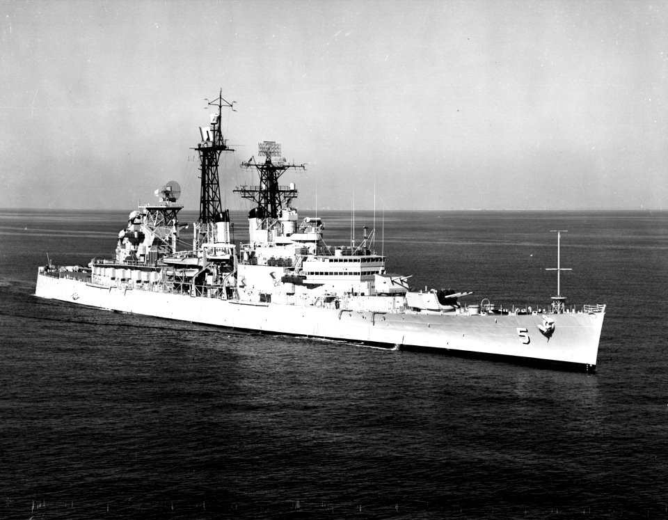 USS Oklahoma City (CLG-5) underway at sea, circa in 1961 (142664333)
