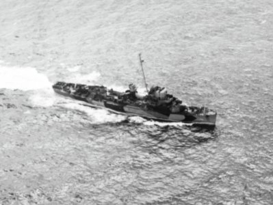 USS Osmus (DE-701) underway in the area of Ulithi Atoll, circa in November-December 1944 (80-G-K-2593)