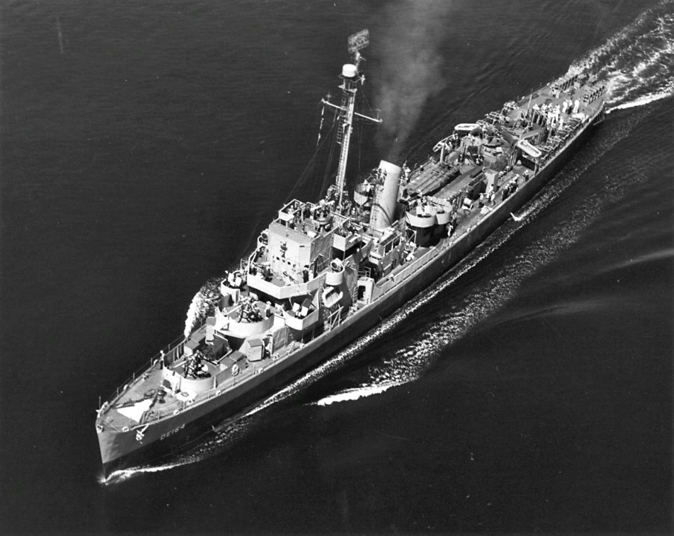 USS Osterhaus (DE-164) underway in the Atlantic Ocean, in June 1943