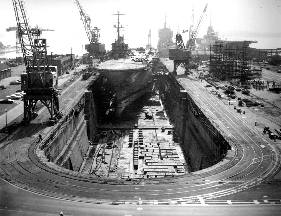 USS Okinawa (LPH-3) in a drydock at Philadelphia Naval Shipyard, in February 1963 (18497387)