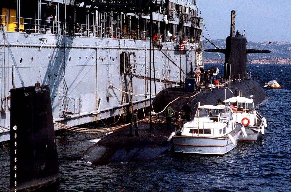 USS Orion AS-18 SSBN1 Italy 1983