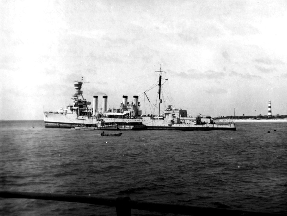 USS Omaha (CL-4) aground in the Bahamas on 18 July 1937 (NH 43061)