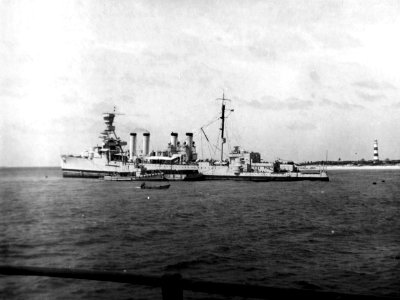 USS Omaha (CL-4) aground in the Bahamas on 18 July 1937 (NH 43061)
