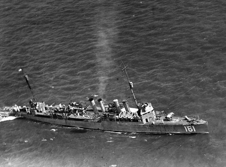 USS Palmer (DD-161) underway, circa in 1919-1921 (NH 42995)