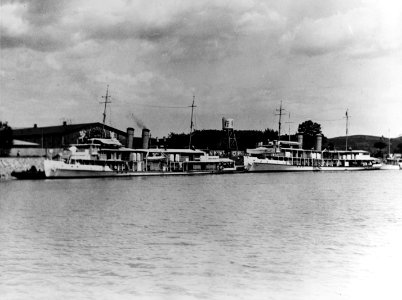 USS Panay (PR-5) and USS Luzon (PR-7) at Ichang, China, in the 1930s (NH 51464)