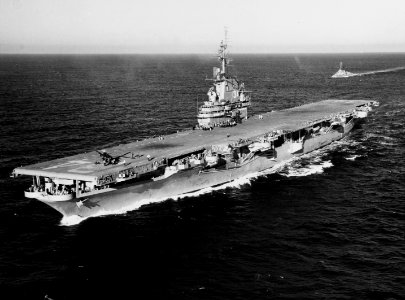 USS Oriskany (CV-34) underway at sea on 6 December 1950 (NH 97408)