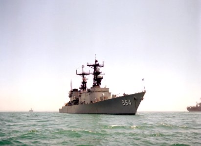 USS Paul F. Foster (DD-964) anchored off San Diego, California (USA), on 9 April 1986 (6418067)