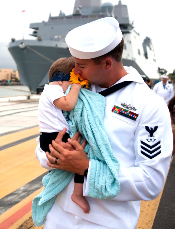USS Paul Hamilton departs JBPHH 150214-N-WF272-025