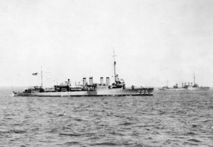 USS Osborne (DD-295) and USS Goff (DD-247) underway during the Naval Review in Hampton Roads, 4 June 1927 (NH 57976)