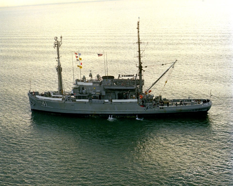 USS Opportune (ARS-41) at sea, 1 November 1983 (6430324)