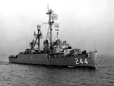 USS Otterstetter (DER-244) underway, circa in 1958 (L45-221.02.01)