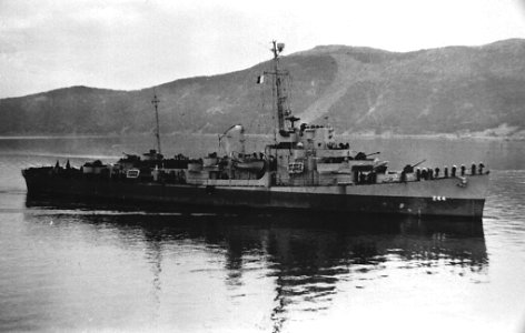 USS Otterstetter (DE-244) underway, circa in 1944 (80-G-364891)