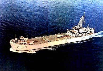 USS Outagamie County (LST-1073) underway c1969 photo