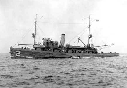 USS Owl (AM-2) underway 1927