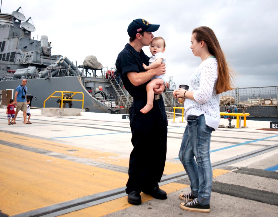 USS Paul Hamilton departs JBPHH 150214-N-WF272-035