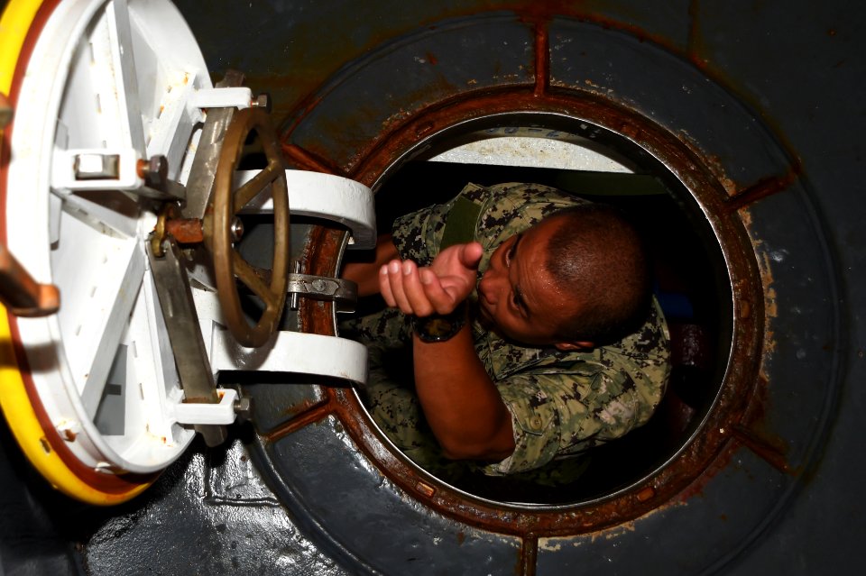 USS Peleliu 141001-N-NZ935-042