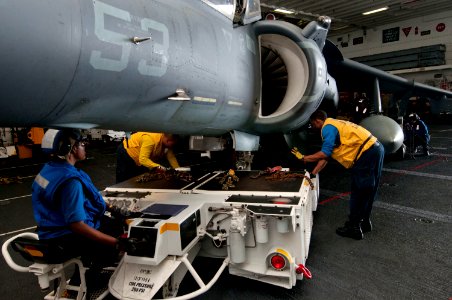USS Peleliu action 121006-N-SH505-012