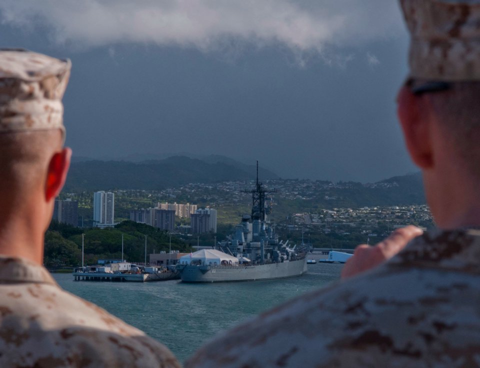 USS Peleliu arrives in Pearl Harbor 120924-N-HF252-080