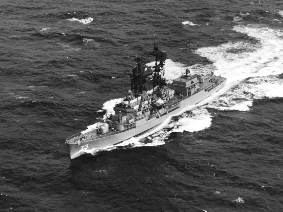 USS Parsons (DDG-33) underway in the Pacific Ocean, 2 May 1970 (K-82059)