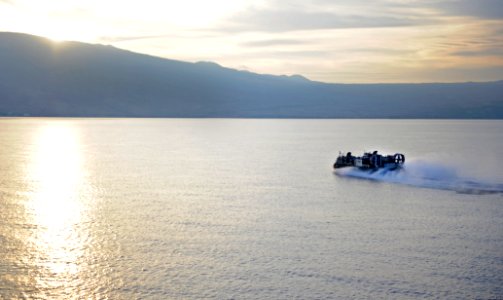 USS Peleliu conducts LCAC operations 140722-N-AQ172-014