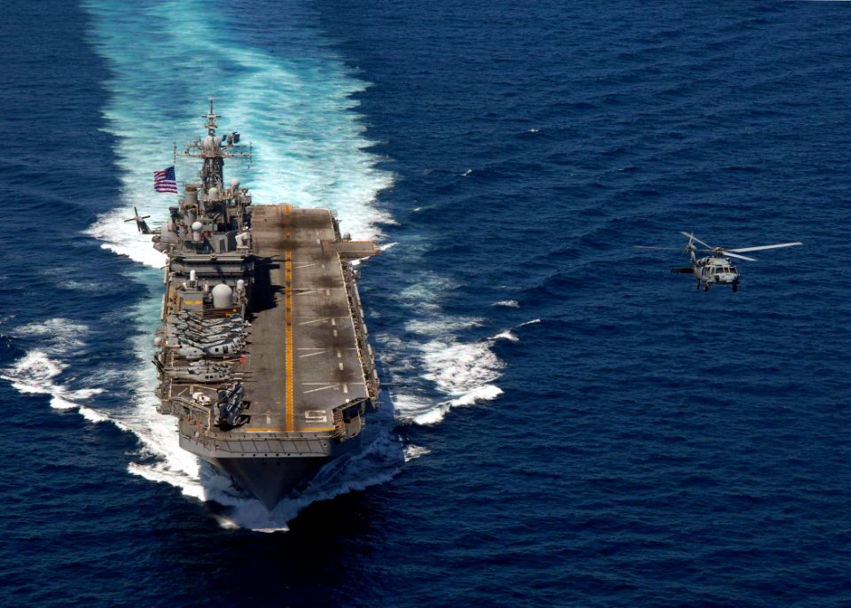 USS Peleliu (LHA 5) in South China Sea 01
